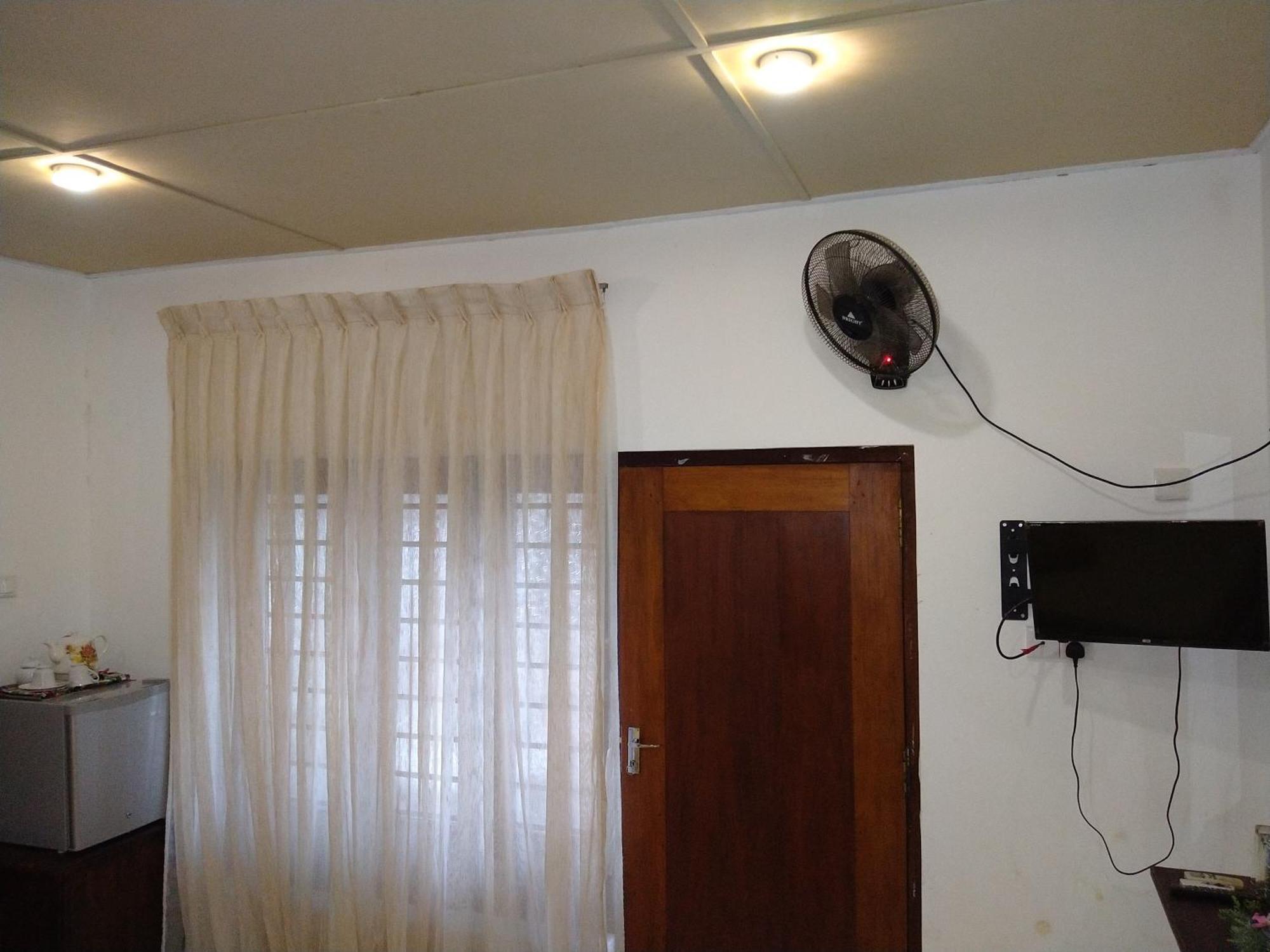 Living Home Negombo Room photo