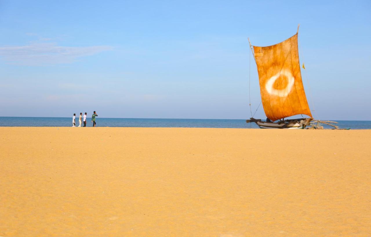 Living Home Negombo Exterior photo