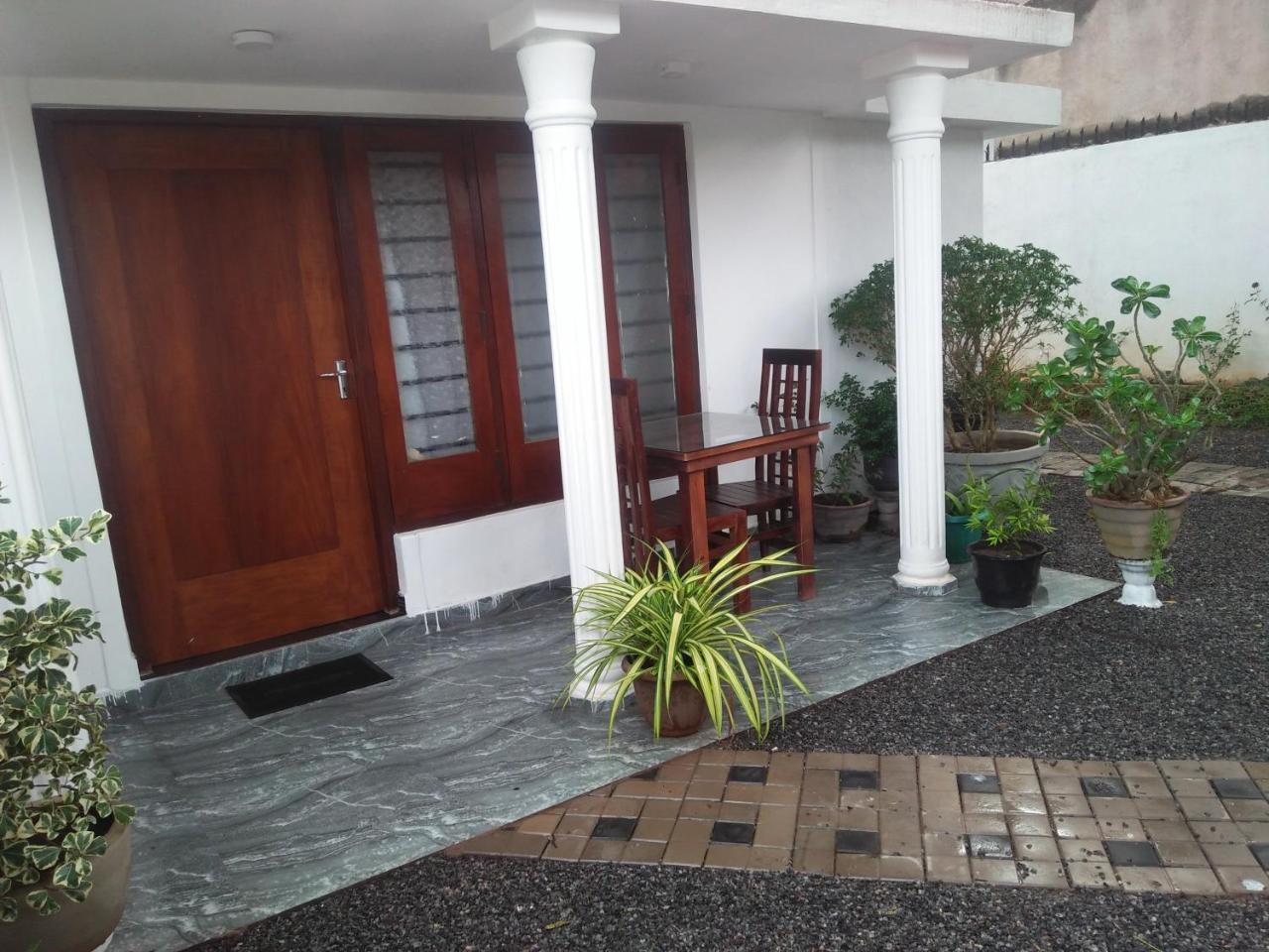 Living Home Negombo Exterior photo