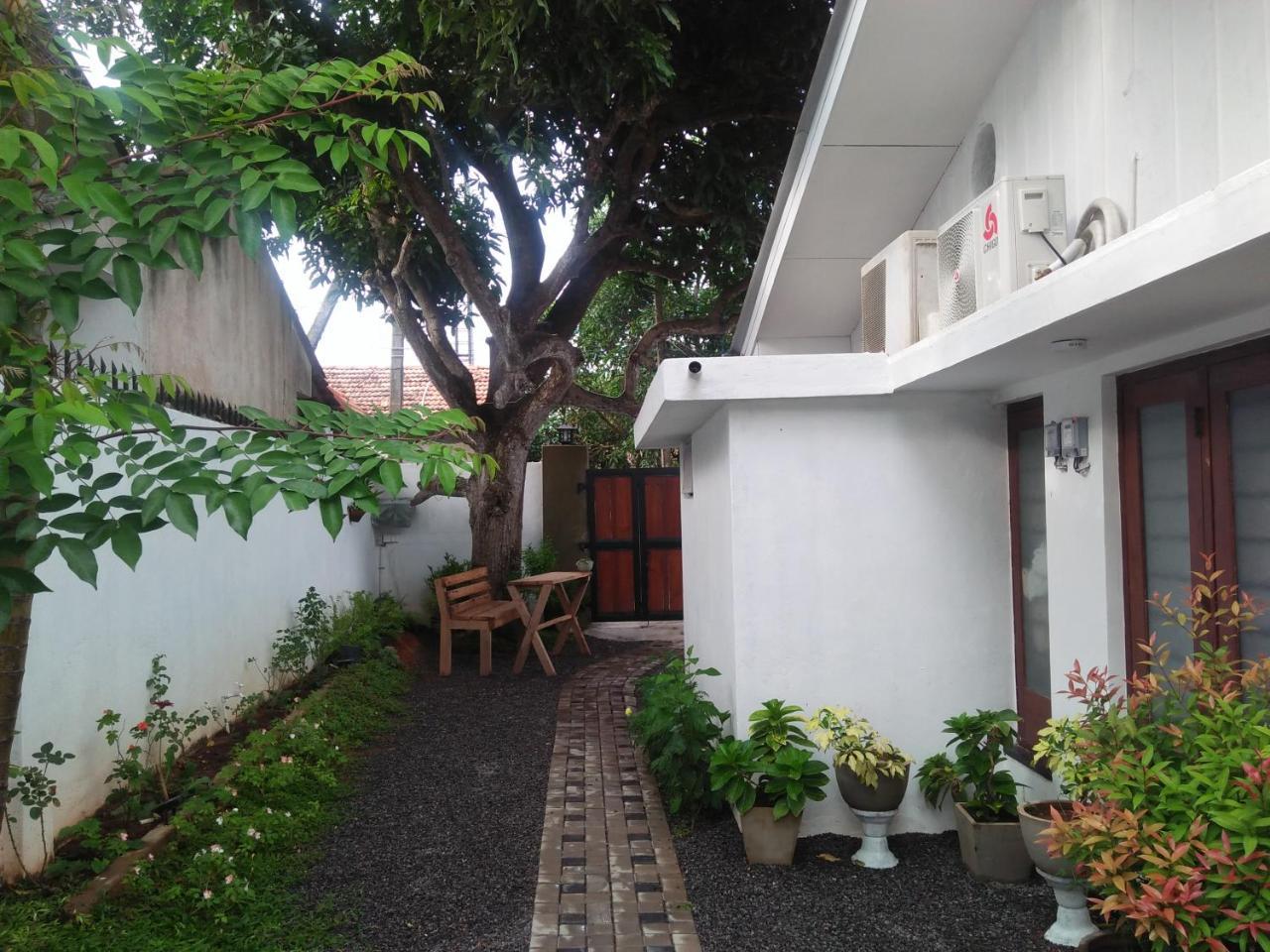 Living Home Negombo Exterior photo