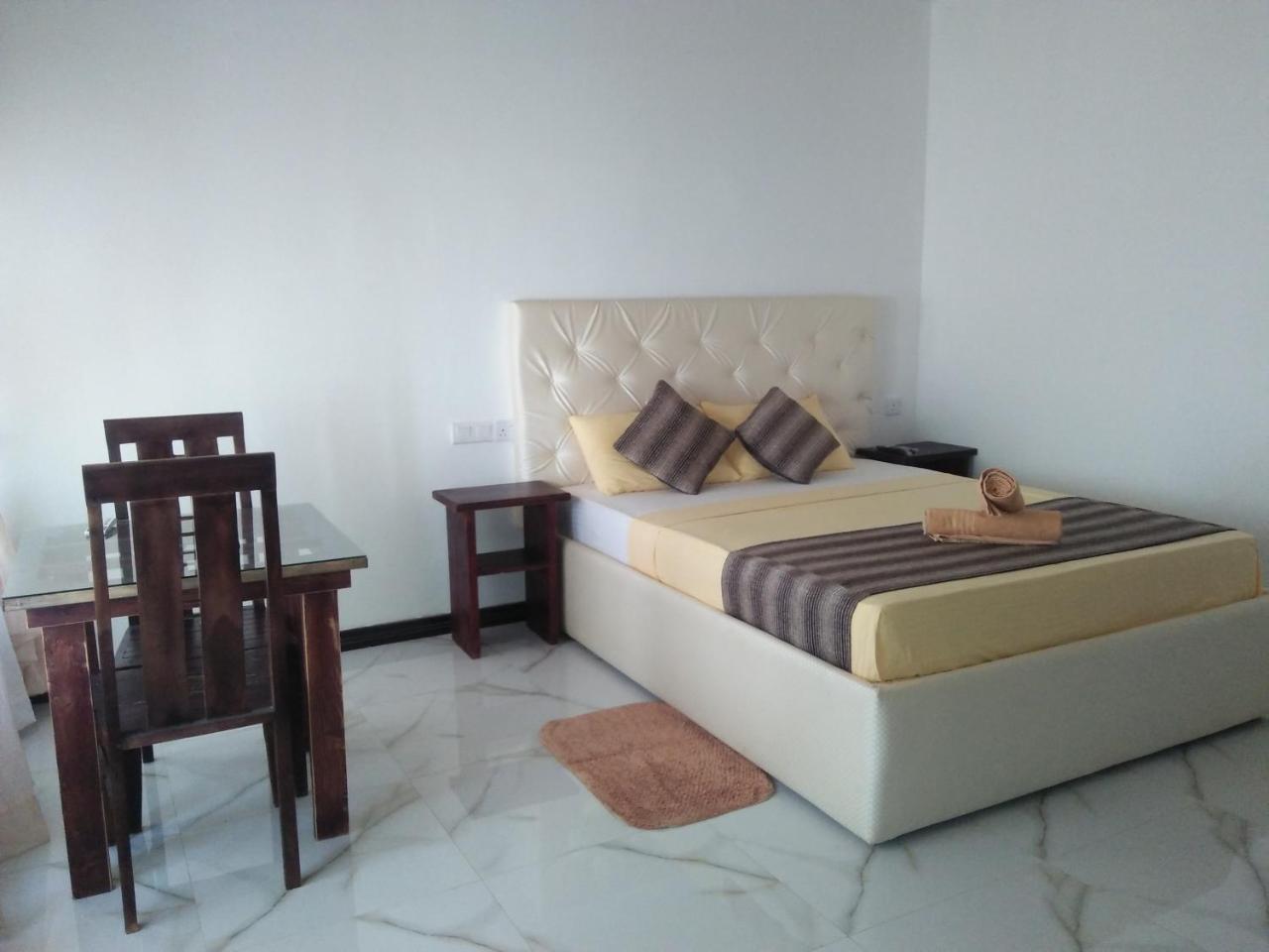 Living Home Negombo Room photo