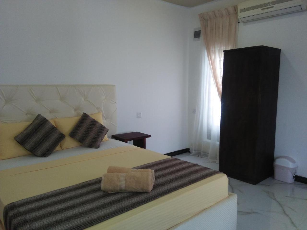 Living Home Negombo Room photo